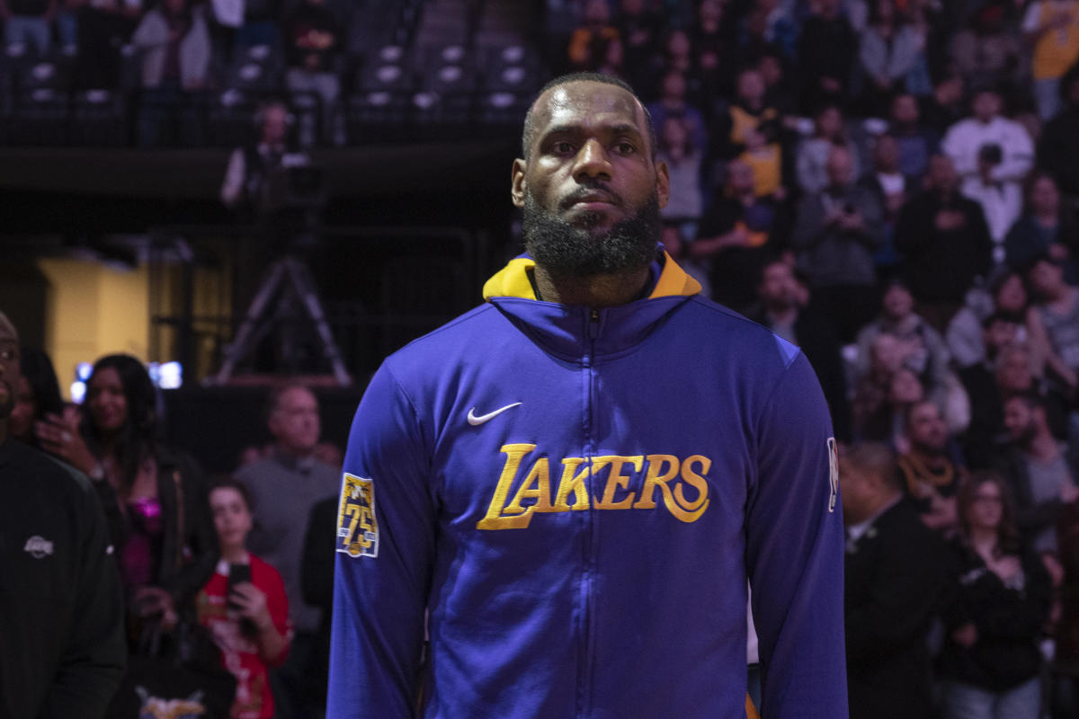 With Anthony Davis out, the Lakers need a version of LeBron James that isn't realistic